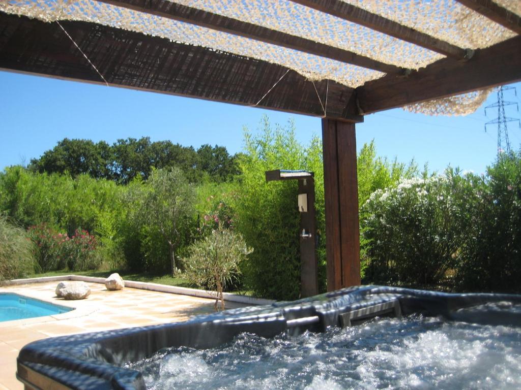 Appart'Hotel Et Chambres Essentiel Spa Arles Exterior photo